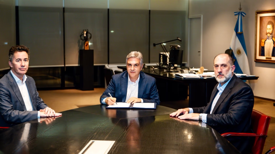 730 mil cuentas en mora: el proyecto de Llaryora para Córdoba
